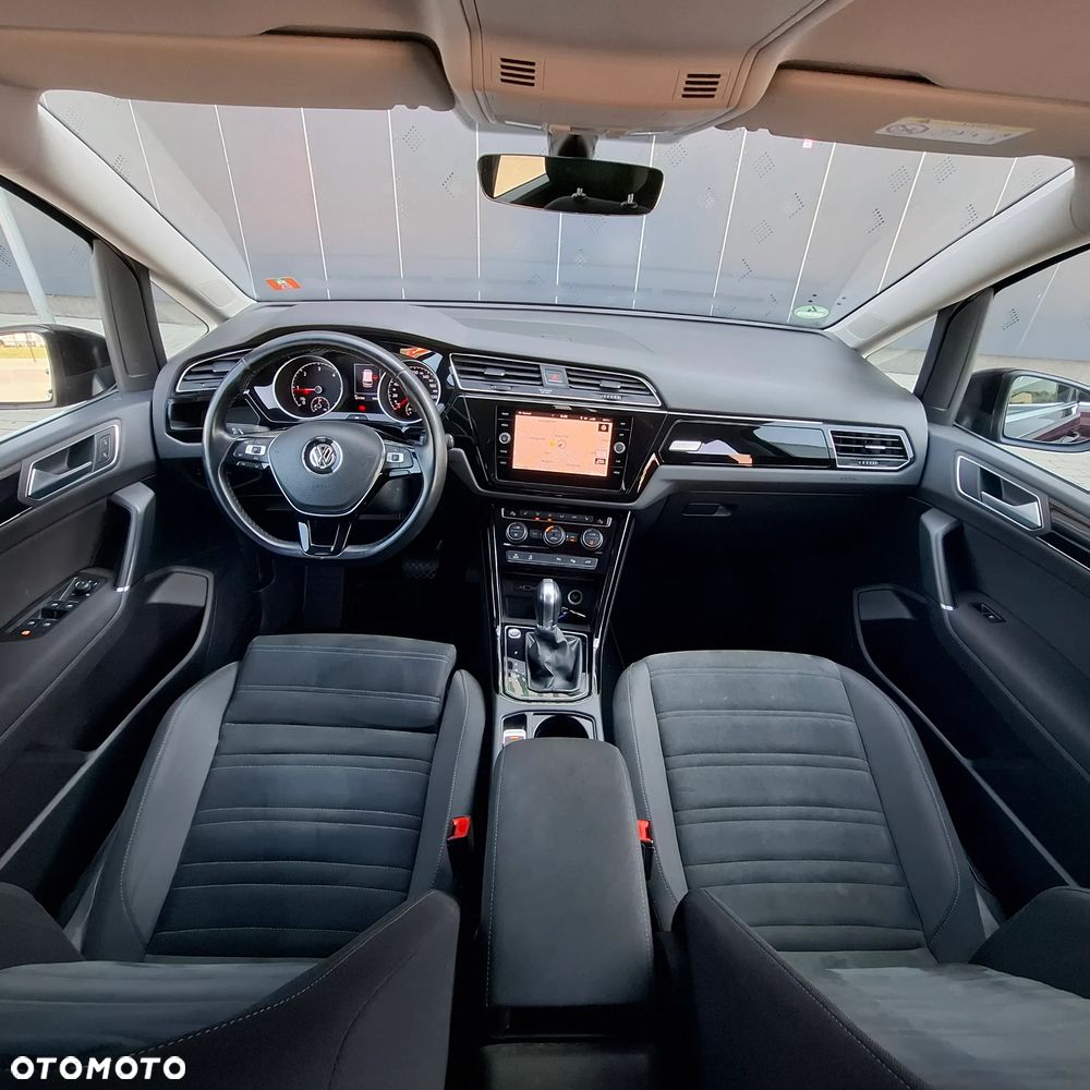 Volkswagen Touran - 25