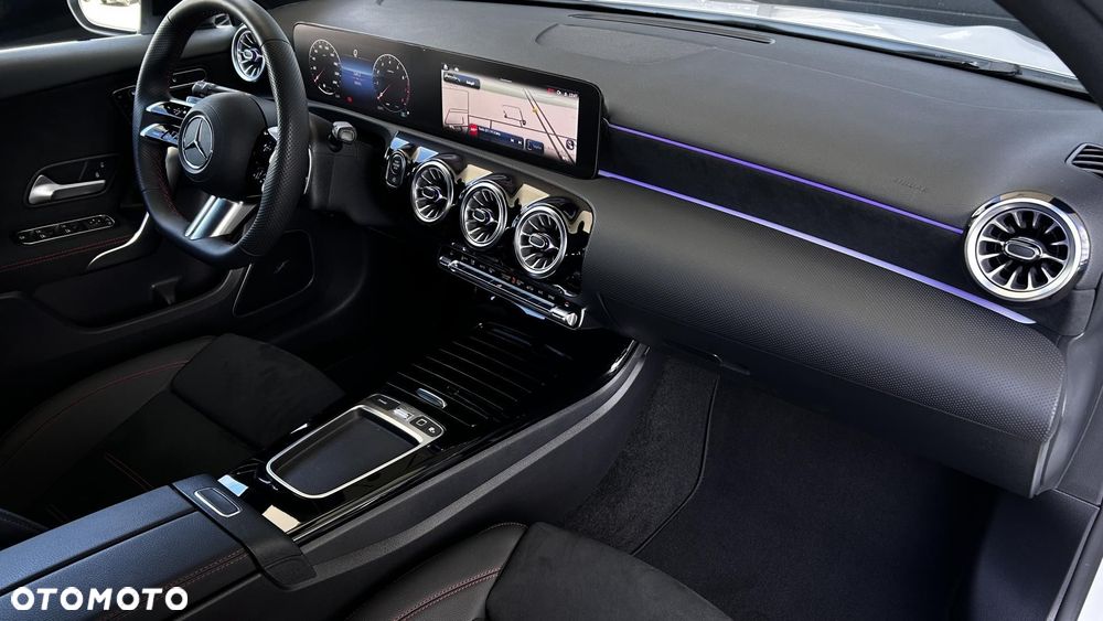 Mercedes-Benz Klasa A 220 4-Matic AMG Line 8G-DCT - 24