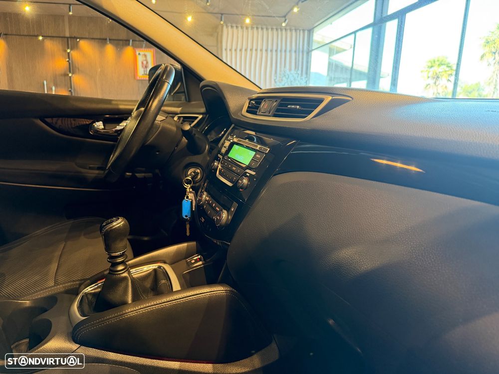 Nissan Qashqai 1.6 dCi N-Connecta RS+PS 4x4i - 38