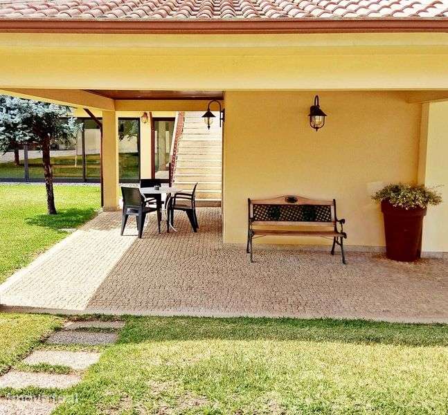 Apartamento com 1 quarto, sala, cozinha, jardim e estacionamento - Grande imagem: 2/12