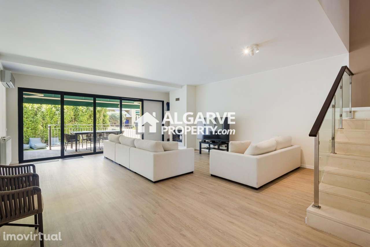 Moradia moderna V6 em condomínio com piscina. Perto de Vilamoura e pra - Grande imagem: 3/32