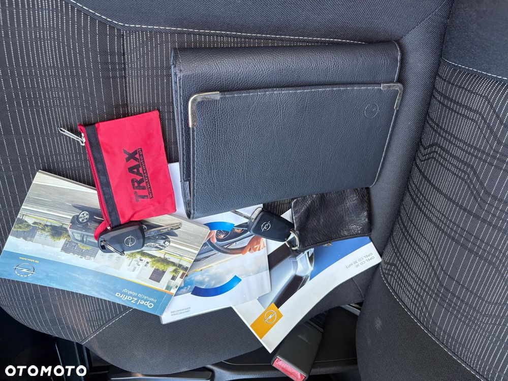 Opel Zafira 1.8 Cosmo - 9
