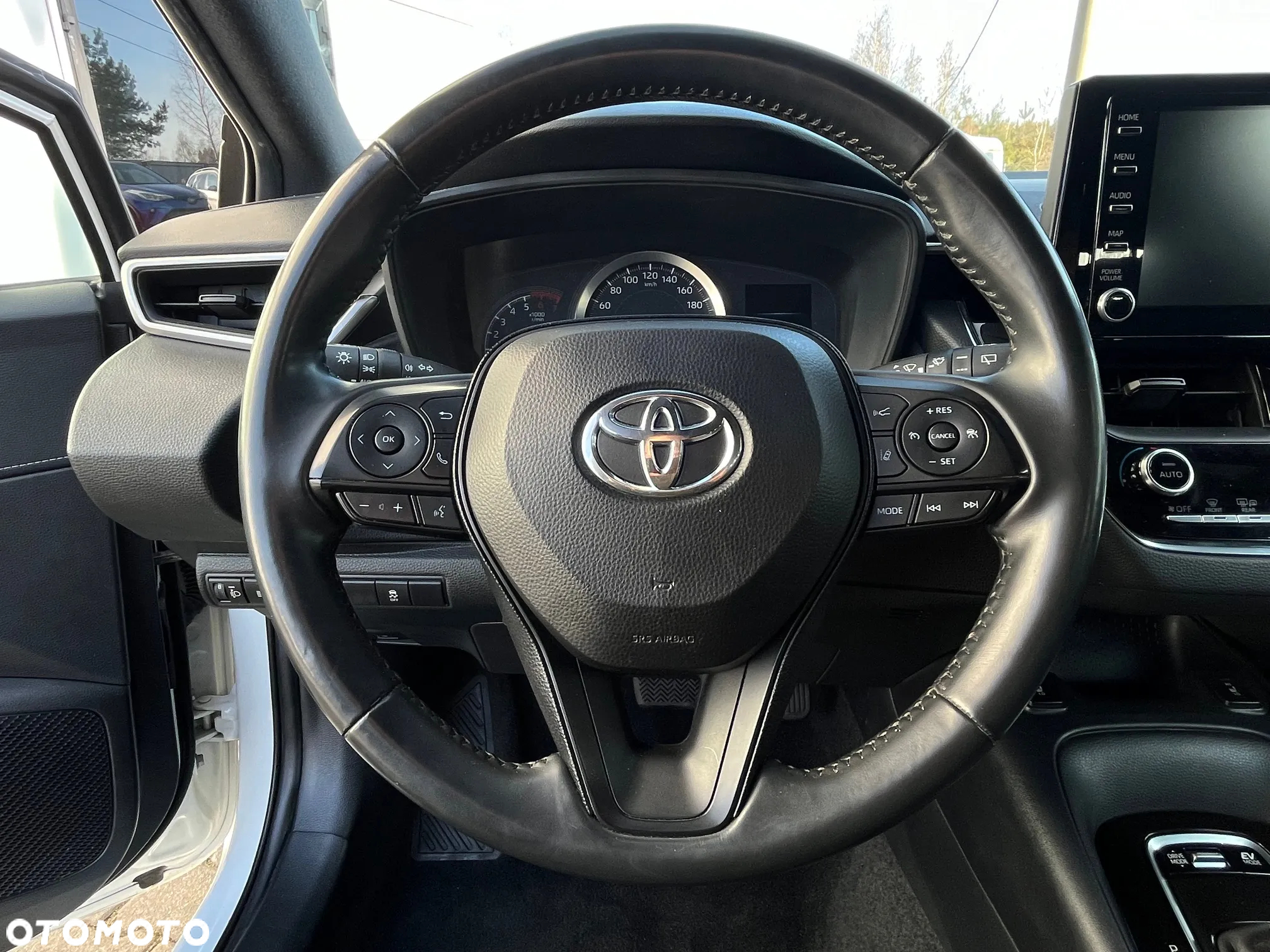 Toyota Corolla 1.8 Hybrid Comfort - 18