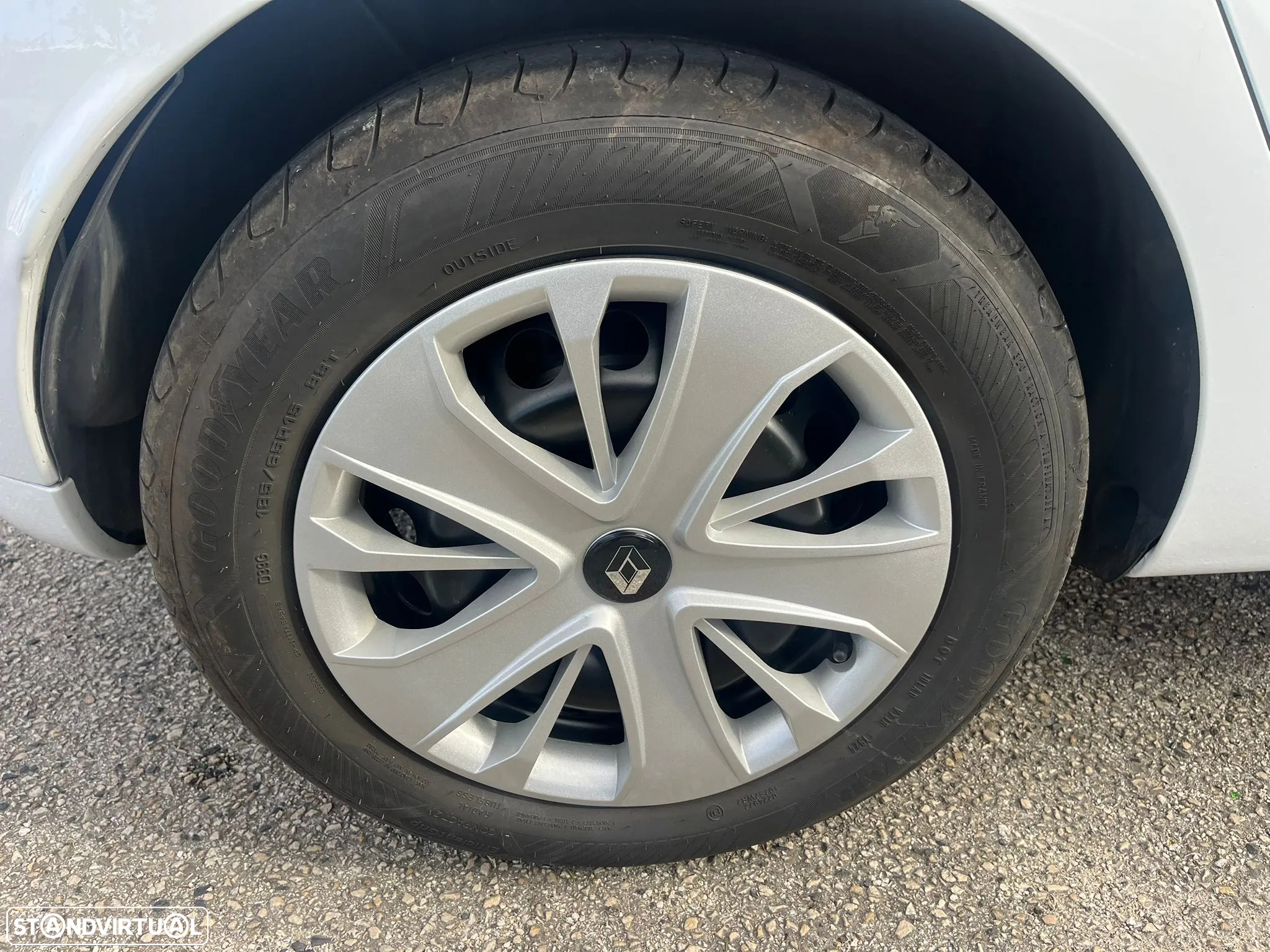 Renault CLIO 1.5 dCI - ZEN - AR CONDICIONADO - IVA DEDUTÍVEL - 33