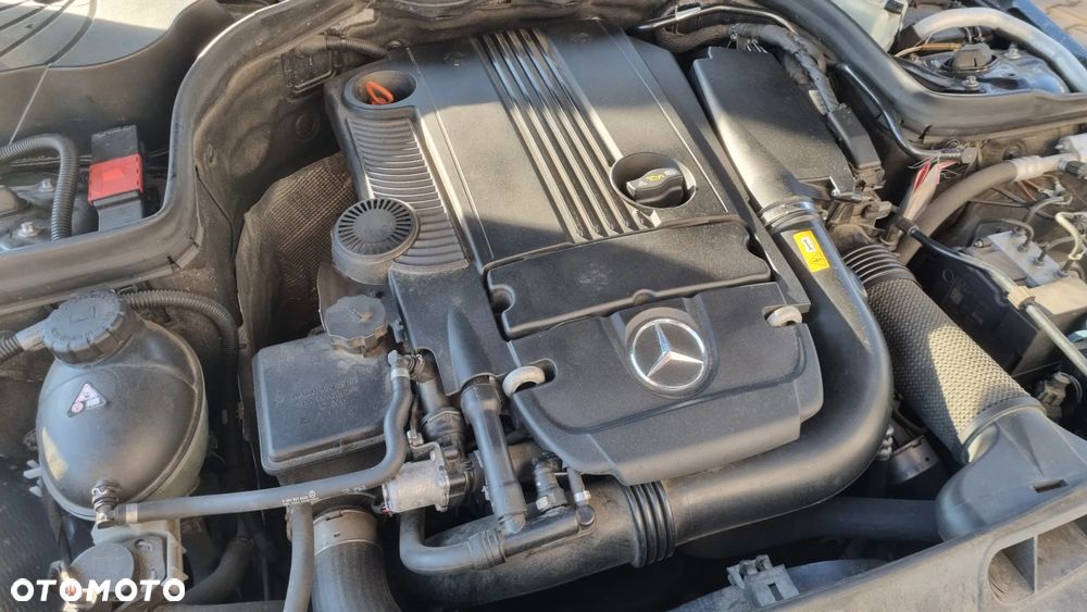 Mercedes-Benz Klasa C 180 CGI BlueEff Avantgarde - 14