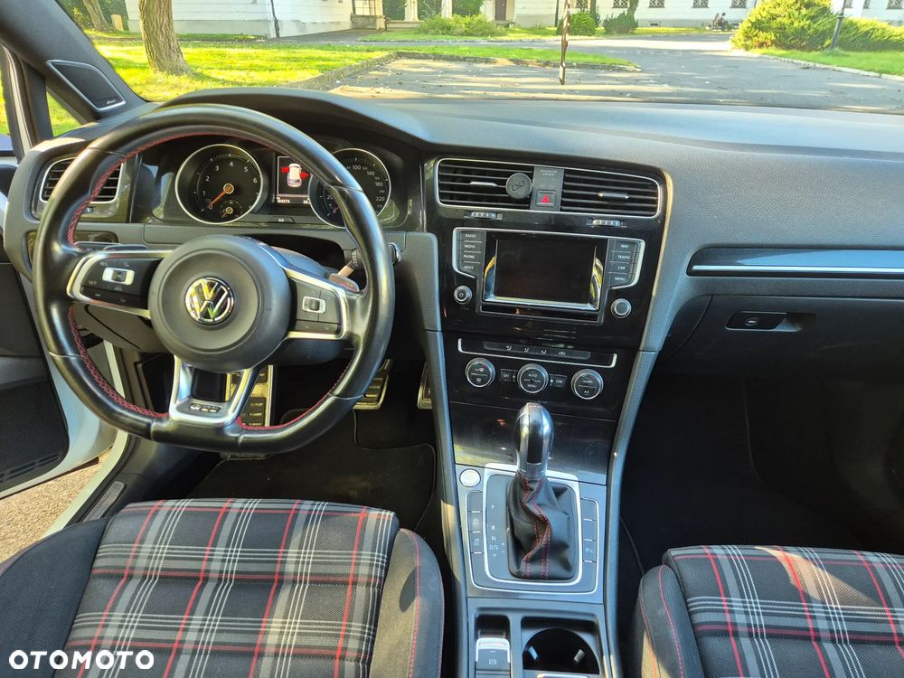 Volkswagen Golf - 18