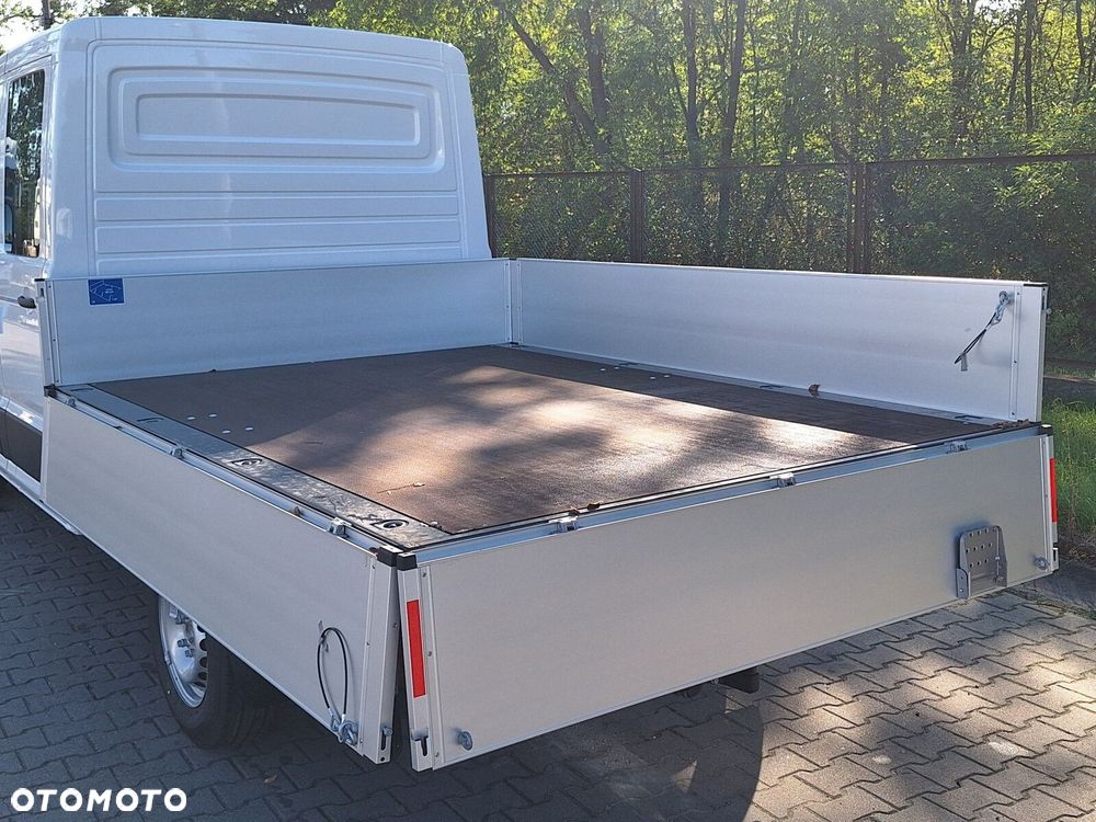Volkswagen Crafter 35 Skrzyniowy z podwójną kabiną silnik: 2,0 l EU6 SCR 140 KM / skrzynia biegów: Przedni napęd manualna 6-biegowa rozstaw osi: 3640 mm - 14