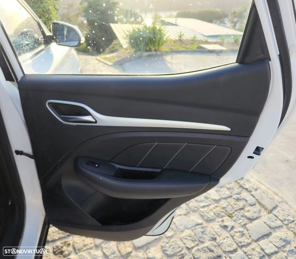 MG ZS EV 44.5 kWh Luxury - 18