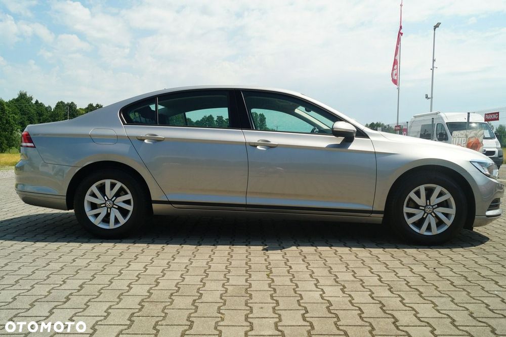 Volkswagen Passat - 11