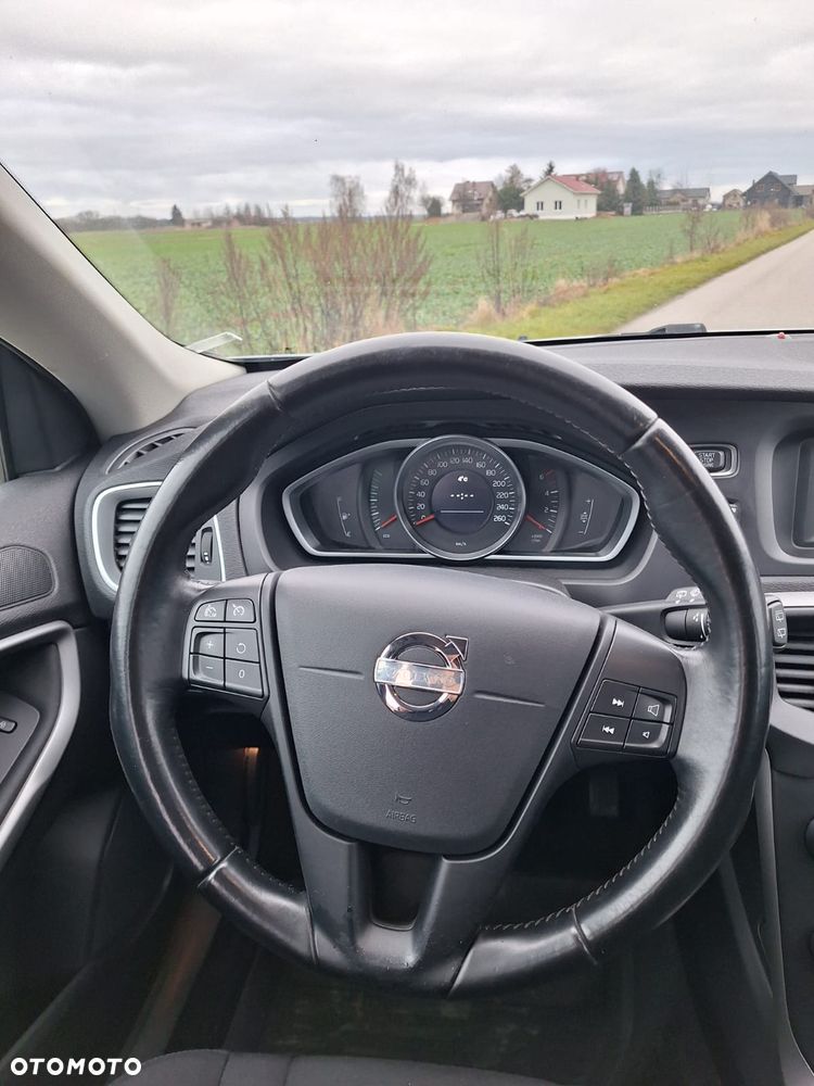 Volvo V40 D2 - 11