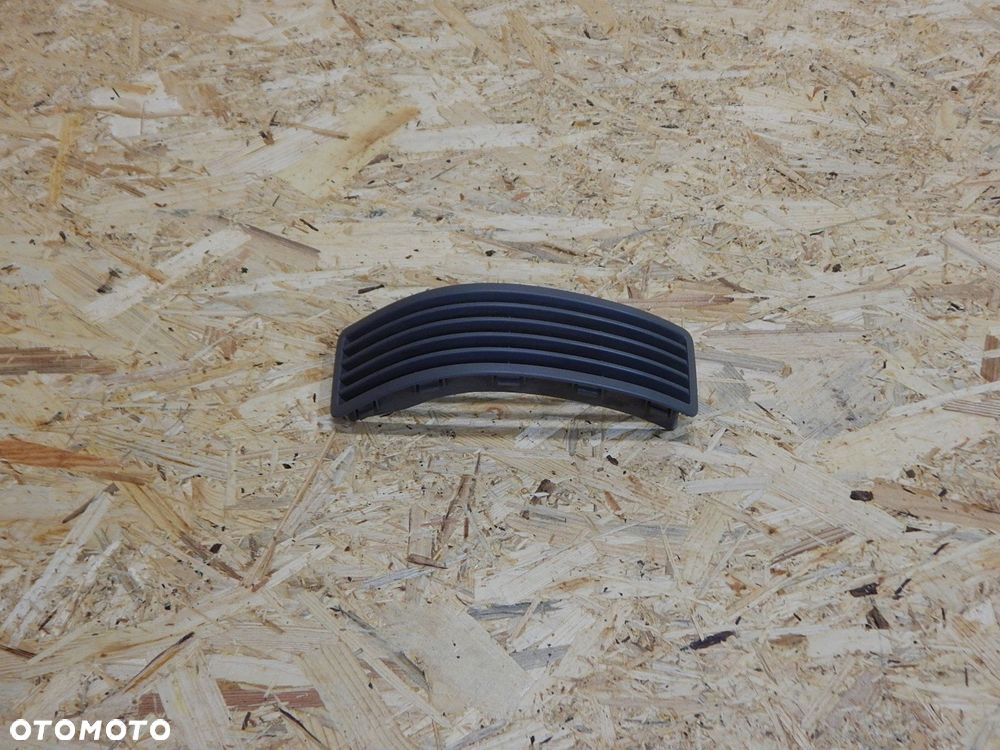 vw t5 kratka nawiewu boczka tapicerki prawa tył 7h5868902a szara - 1