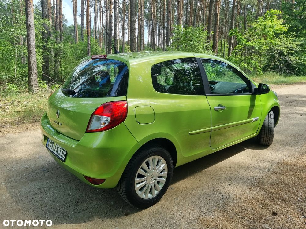 Renault Clio 1.2 16V Emotion - 19