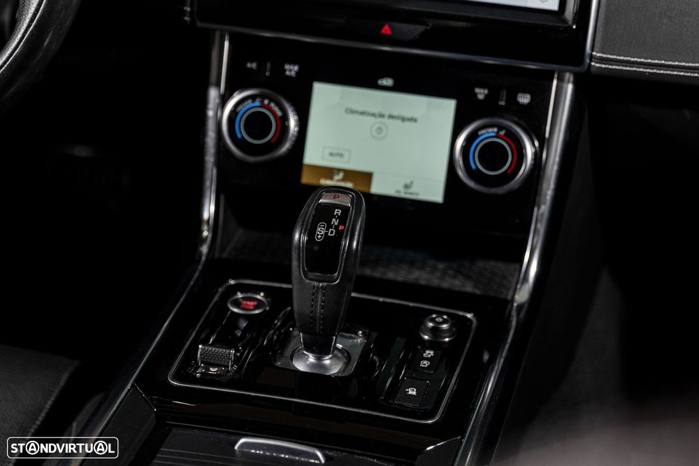 Jaguar XE 2.0 D200 R-Dynamic Black - 16