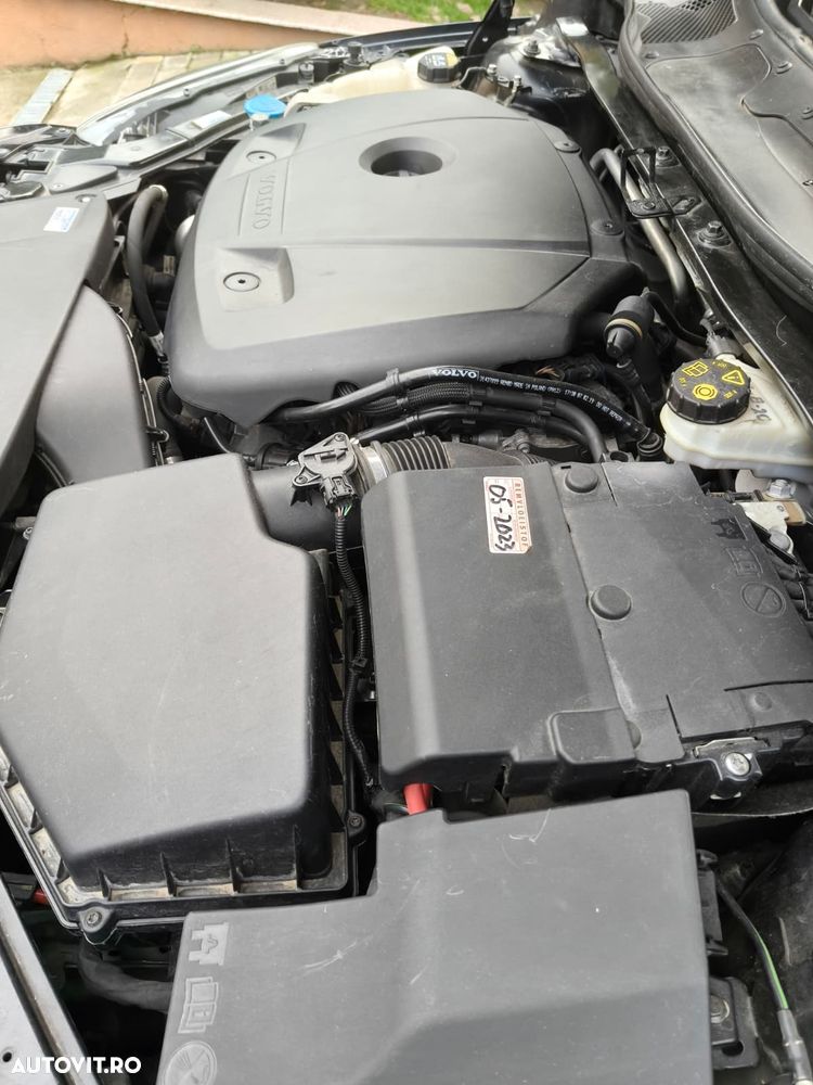 Volvo V40 T3 Geartronic RDesign - 32