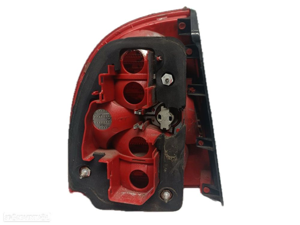 Farolim Dto Volkswagen Passat (3B3) - 2