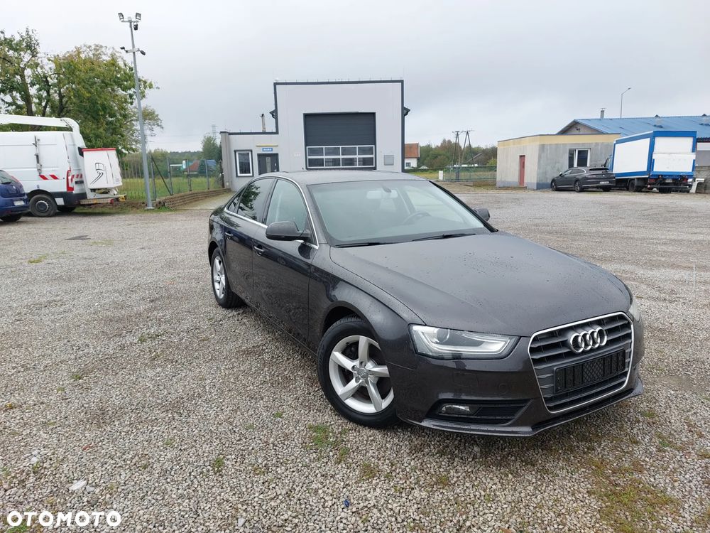 Audi A4 Limousine - 1