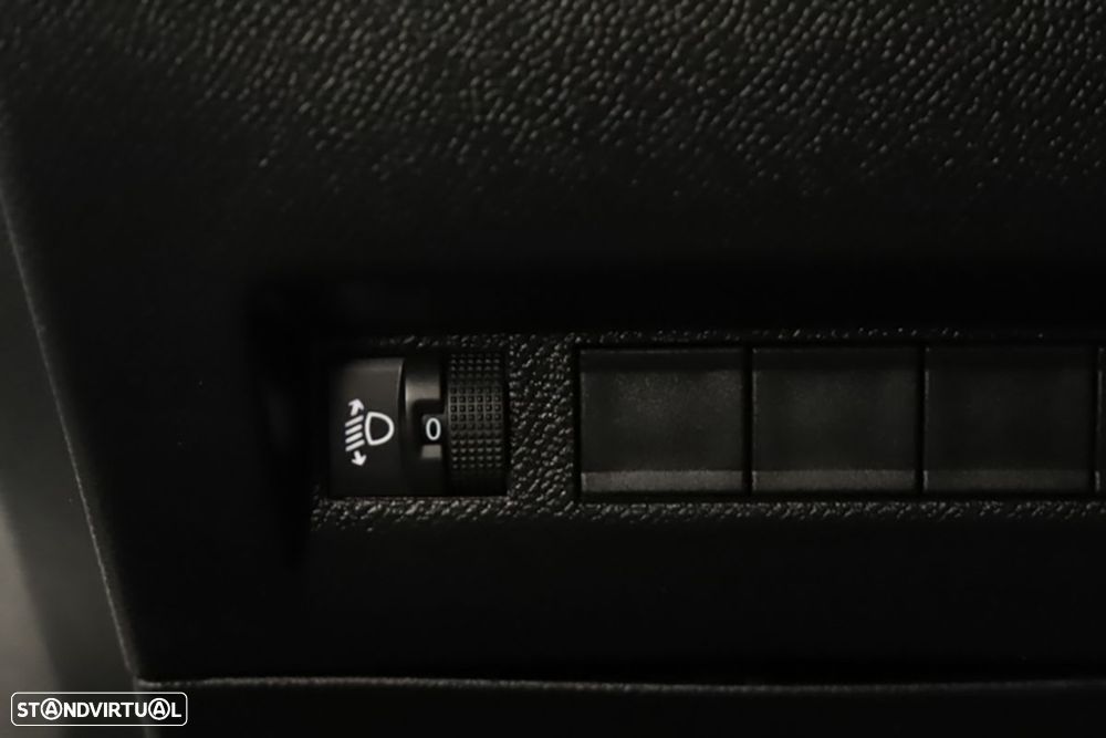 Peugeot e-2008 54 kWh Allure - 20