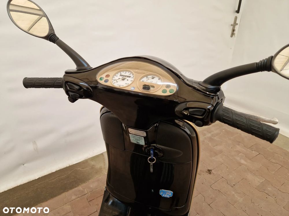 Piaggio Vespa - 25