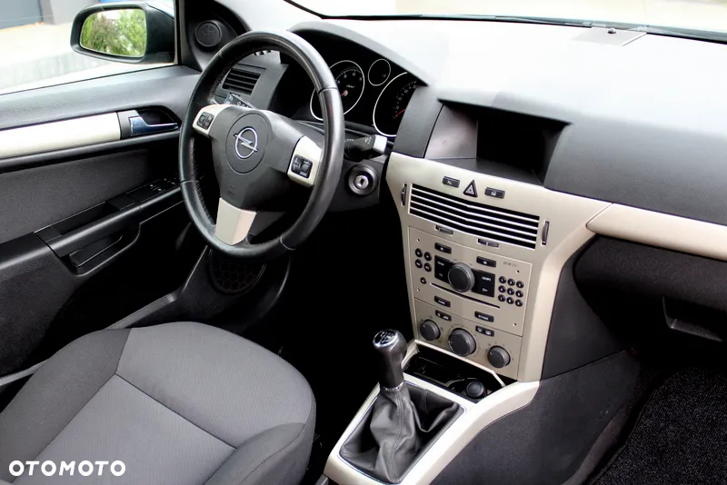 Opel Astra GTC 1.6 Edition 111 Jahre - 8