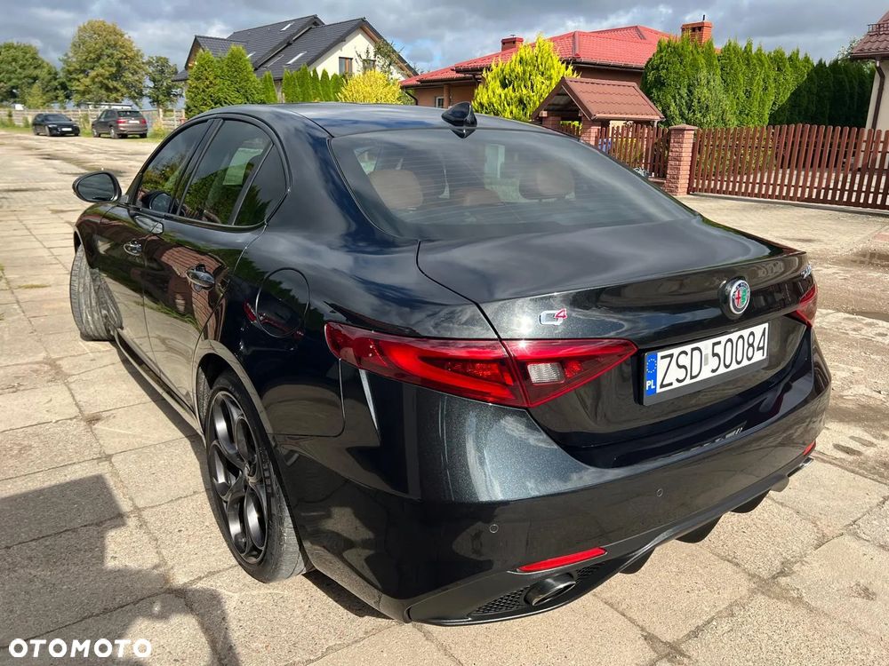 Alfa Romeo Giulia 2.0 Turbo 16V AT8-Q4 Veloce - 16
