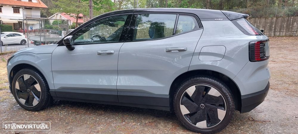 Volvo EX30 Single Motor Extended Range RWD Core - 13