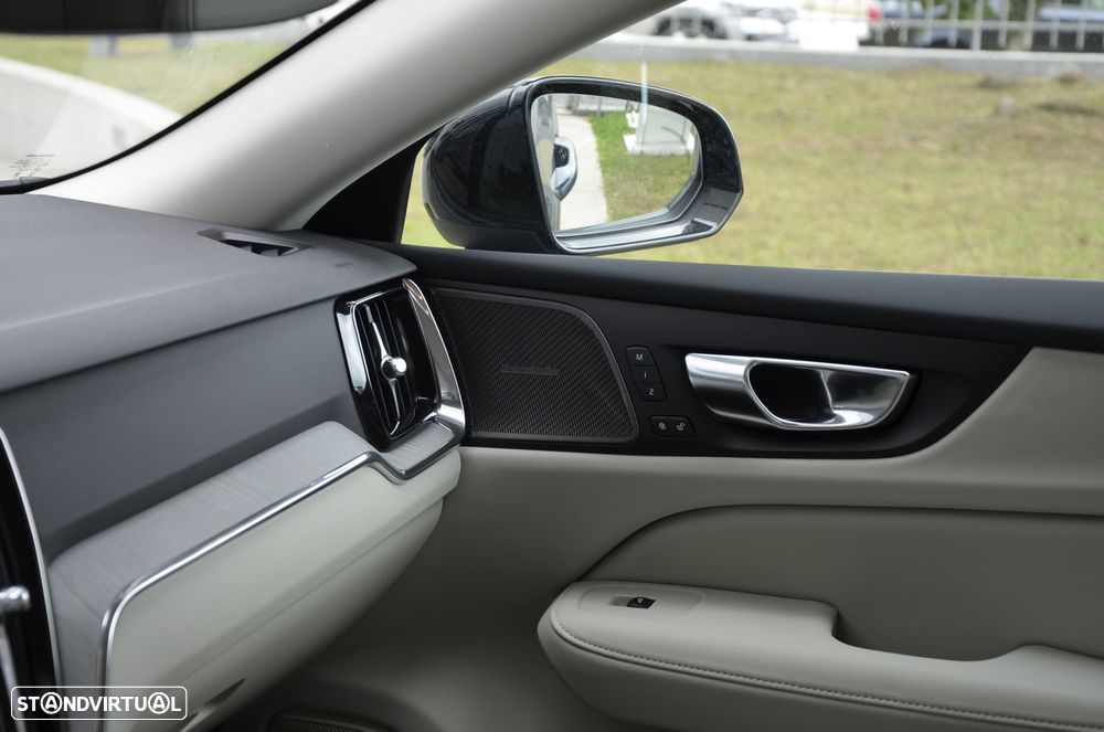 Volvo V60 2.0 T6 AWD TE Plus Dark - 19