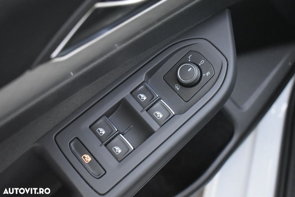 Volkswagen Golf 1.0 eTSI DSG MHEV Life - 12