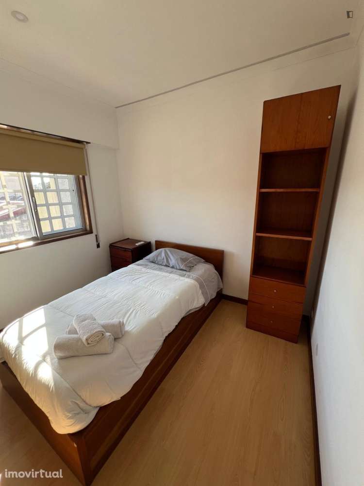 Quarto - localizado em Paranhos Porto - Grande imagem: 2/8