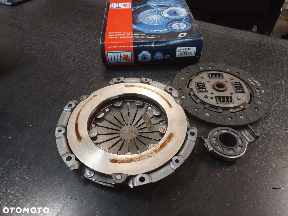 Zestaw sprzęgła z łożyskiem wyciskowym (220mm Sprzęgło FORD ESCORT V, FIESTA III, ORION III 1.8 02.92-12.95 - 2