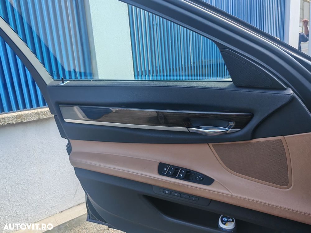 BMW Seria 7 730d xDrive - 16