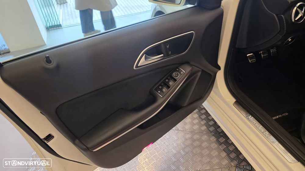 Mercedes-Benz A 200 d AMG Line - 32