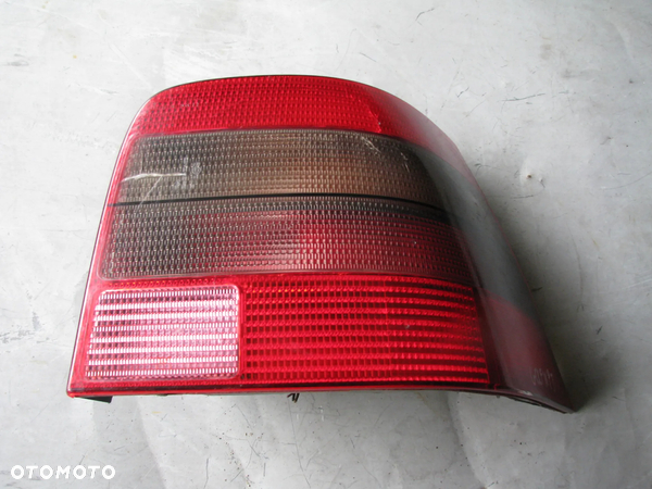 LAMPA  TYLNA PRAWY TYŁ VW GOLF IV