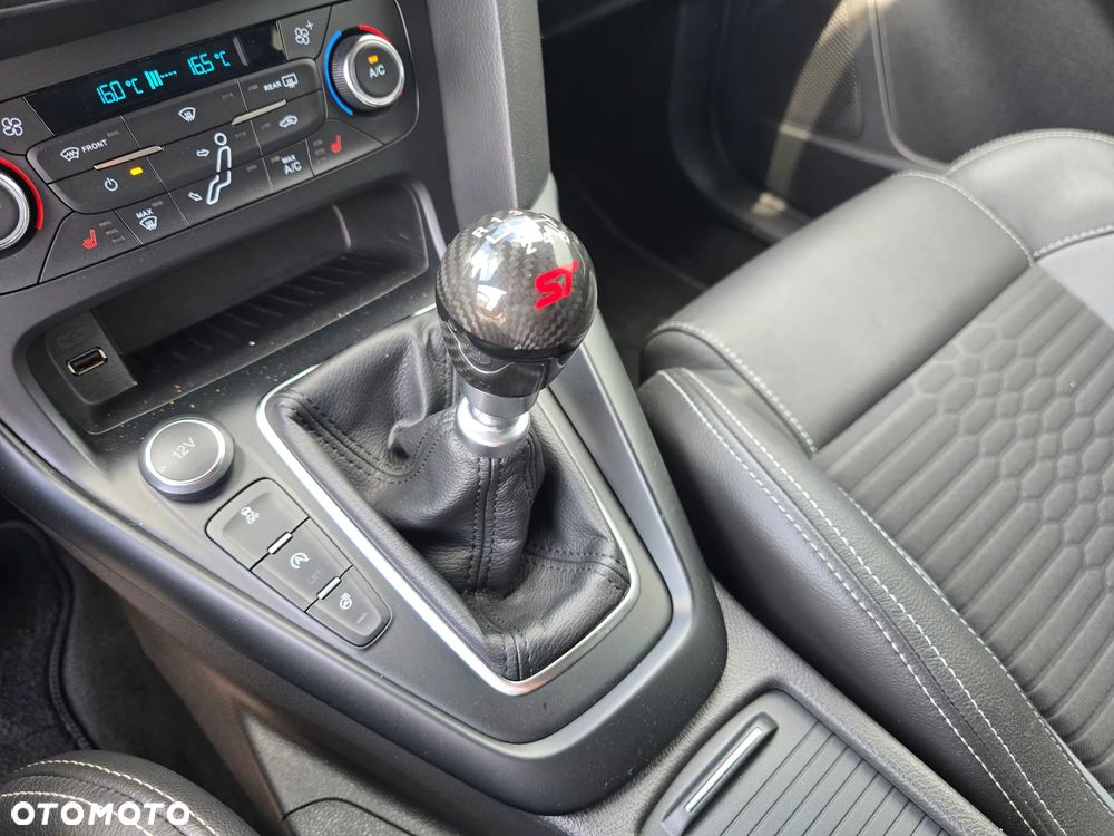 Ford Focus - 23