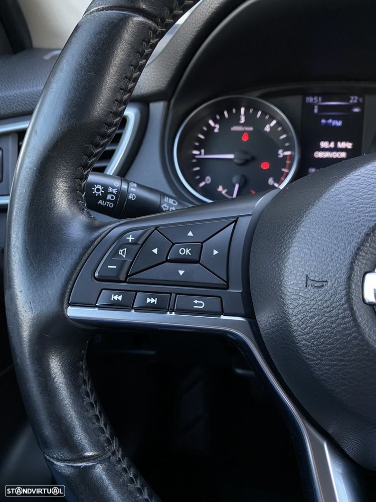 Nissan Qashqai 1.5 dCi N-Connecta 18 - 21