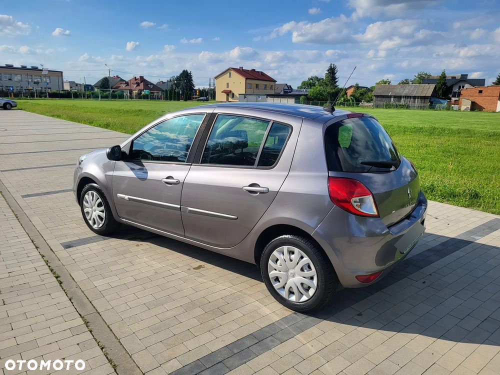 Renault Clio 1.2 16V Alize - 21