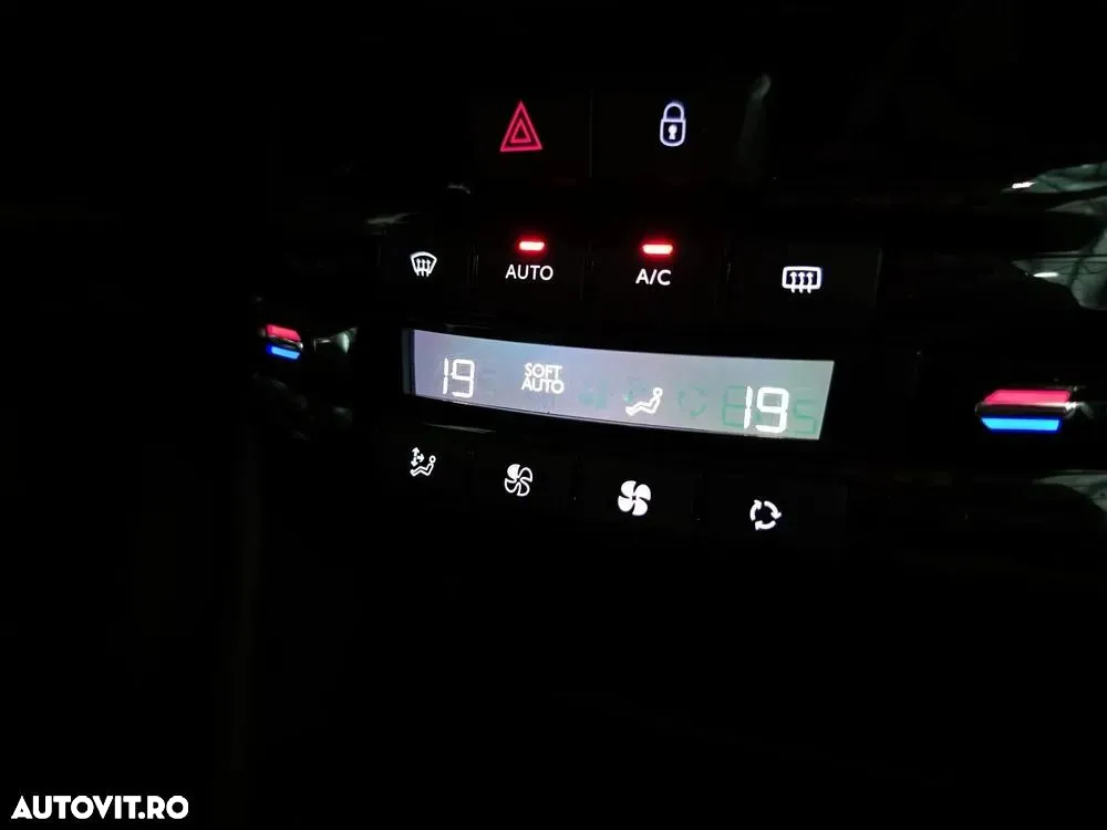 Peugeot 2008 1.2 PureTech Turbo EAT6 S&S Allure - 13