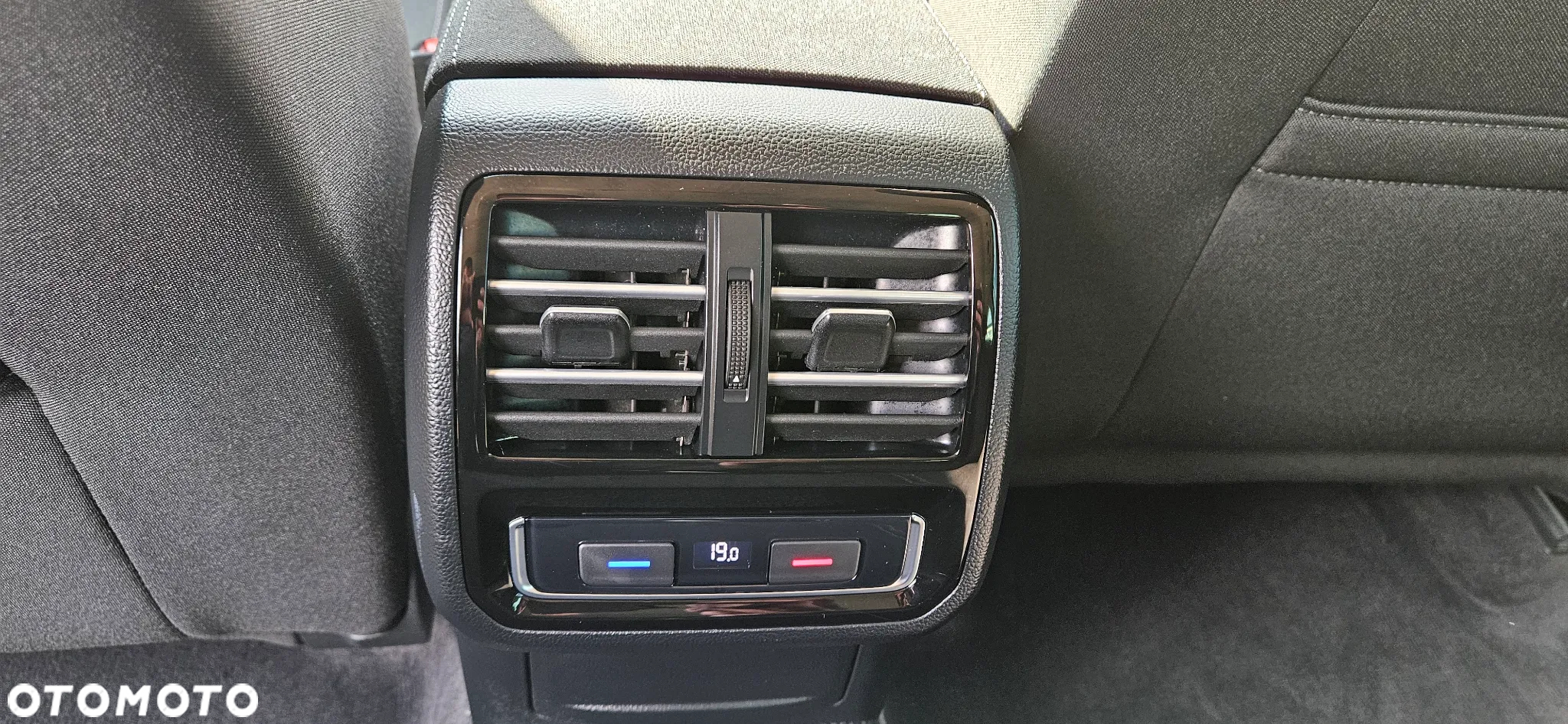 Volkswagen Passat Variant 1.4 TSI ACT (BMT) DSG Highline - 27