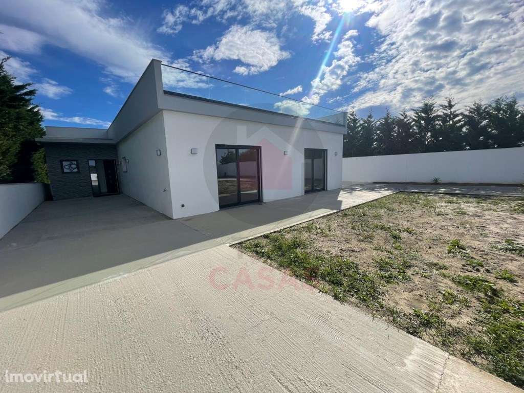 Moradia isolada T3 próxima da Foz do Arelho e São Martinho do Porto - Grande imagem: 4/35