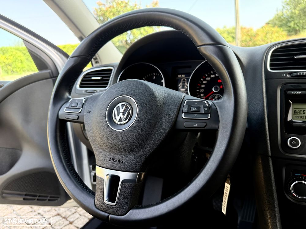VW Golf 1.6 TDi Highline - 24
