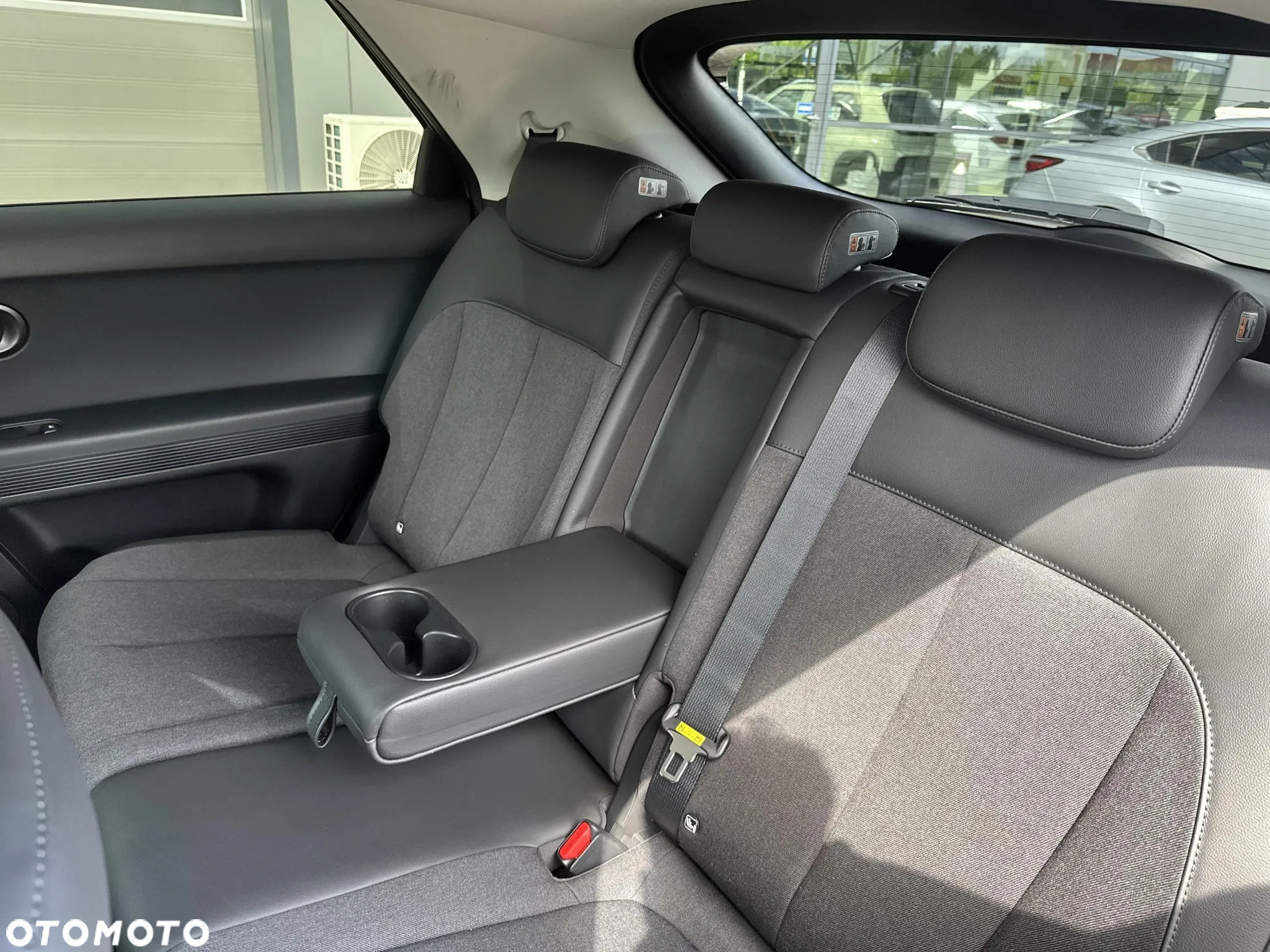 Hyundai IONIQ - 16