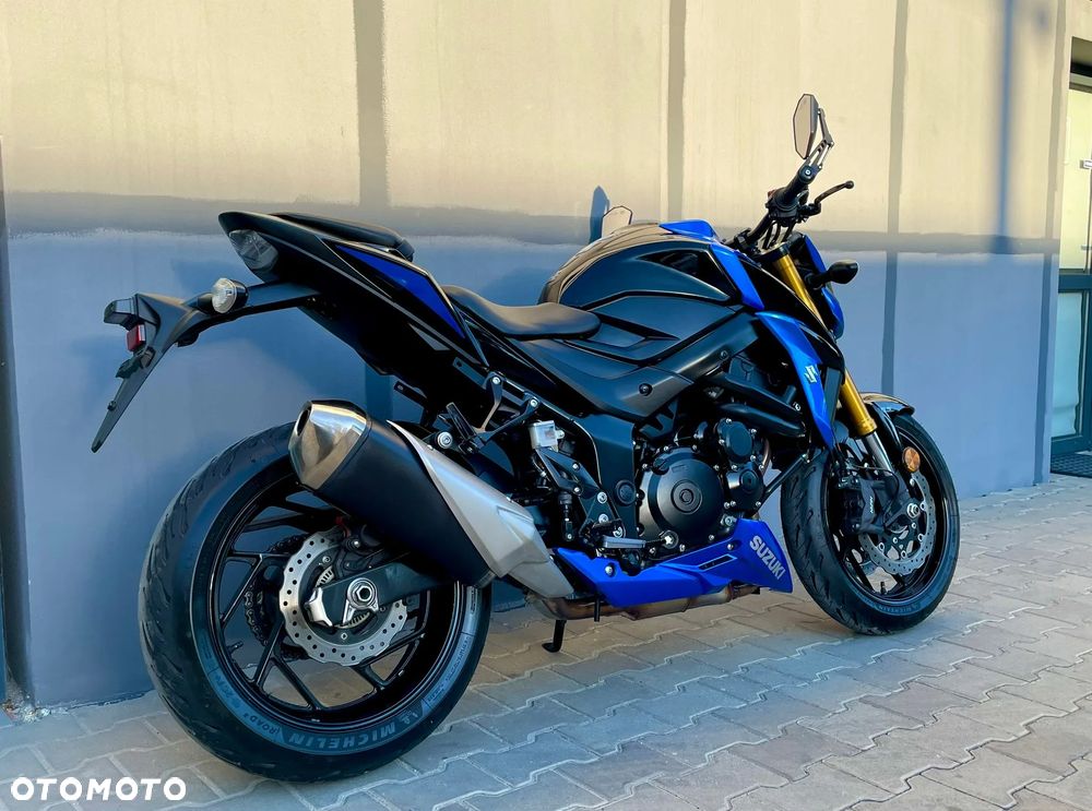 Suzuki GSX - 3