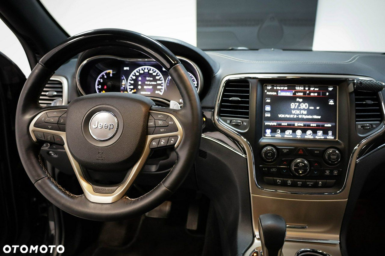 Jeep Grand Cherokee - 24