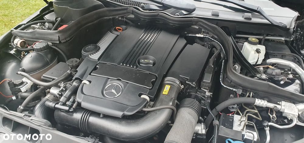 Mercedes-Benz Klasa C 180 CGI Automatik BlueEFFICIENCY Avantgarde - 32