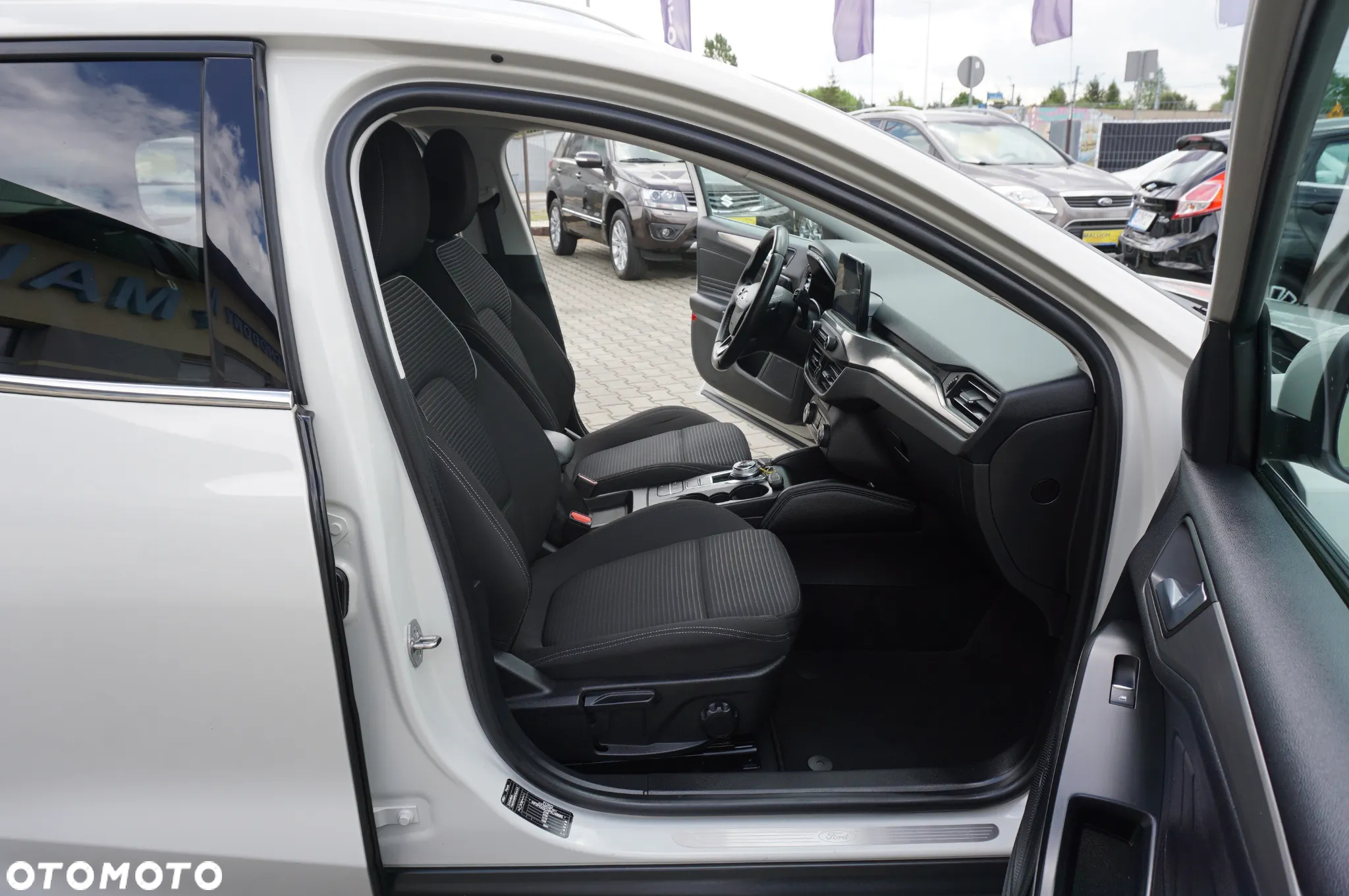 Ford Focus Turnier 2.0 EcoBlue Start-Stopp-System TITANIUM - 26