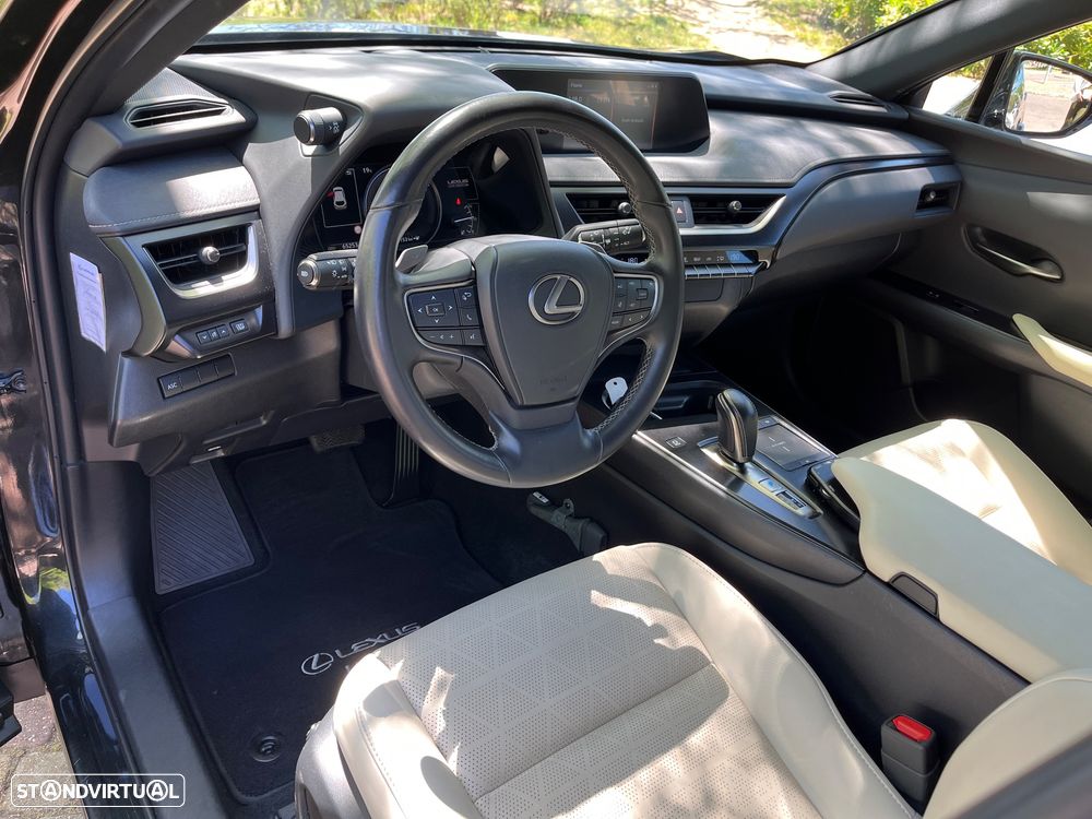 Lexus UX 300e Executive Line - 11