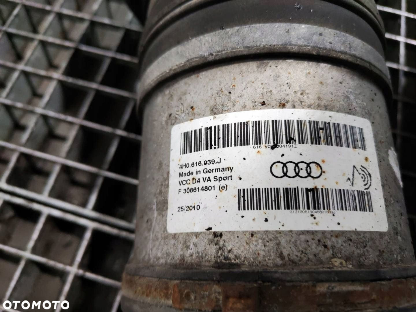 AMORTYZATOR LEWY PRZÓD PRZEDNI PNEUMATYCZNY MIECH PODUSZKA AUDI A8 D4 4.2 - 5