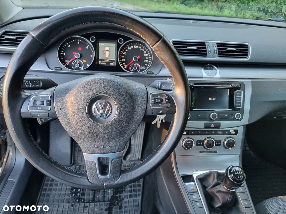 Volkswagen Passat 2.0 TDI Comfortline - 16