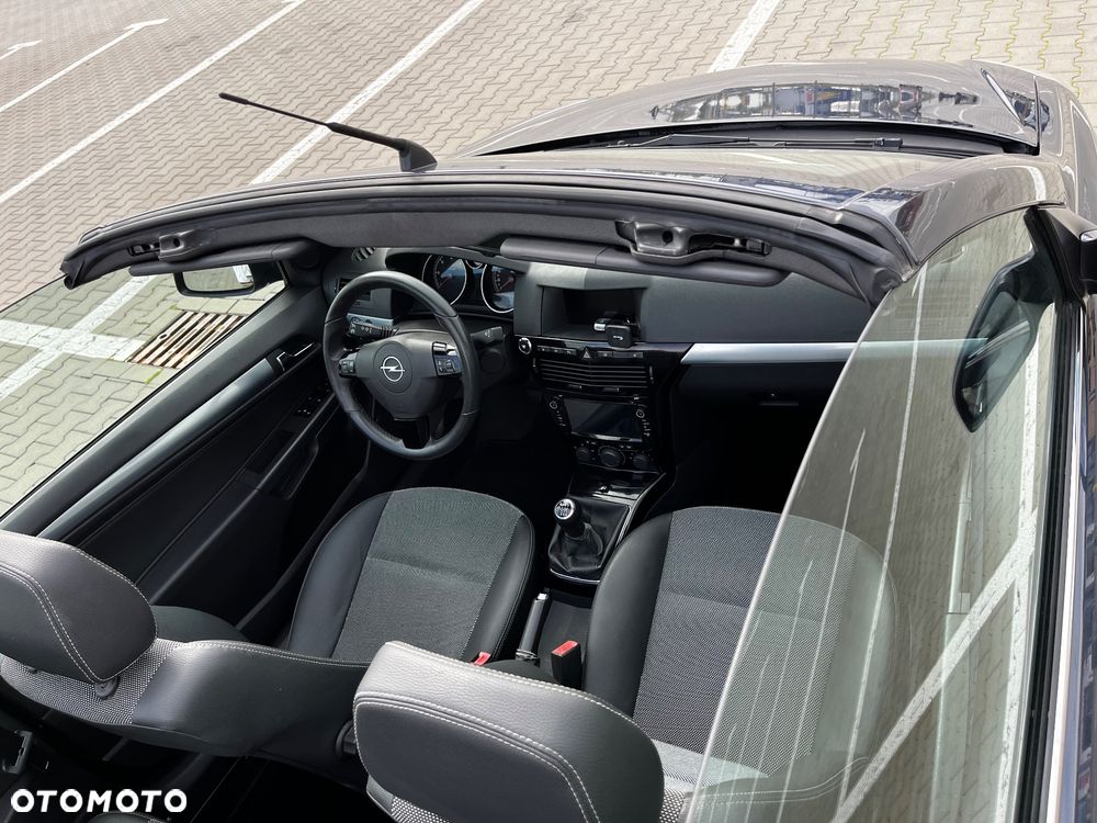 Opel Astra 2.0 T Cosmo - 8