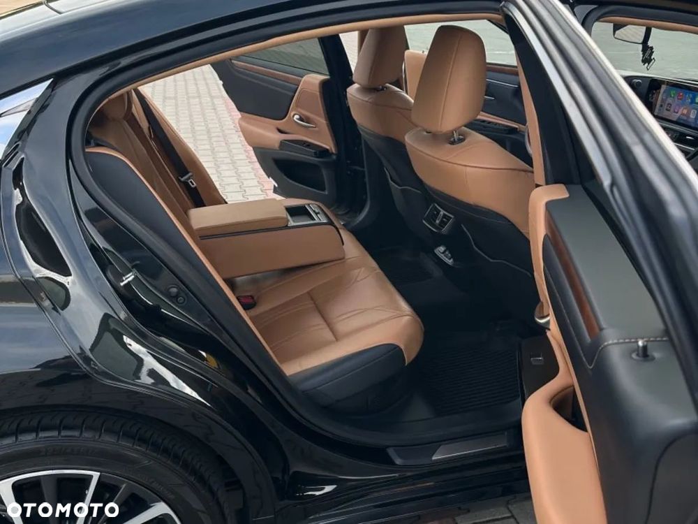 Lexus ES - 9