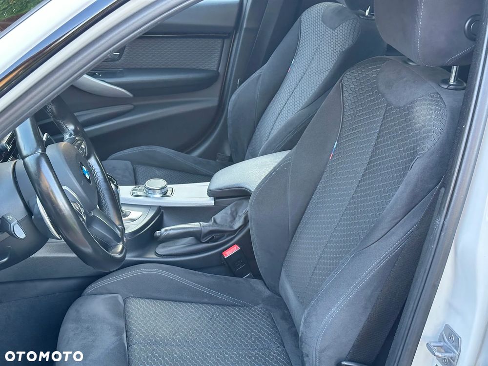 BMW Seria 3 330i M Sport - 14